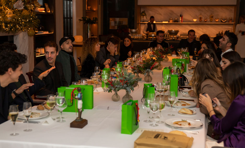 La Martina Christmas Dinner en Madrid - Invitados cenando