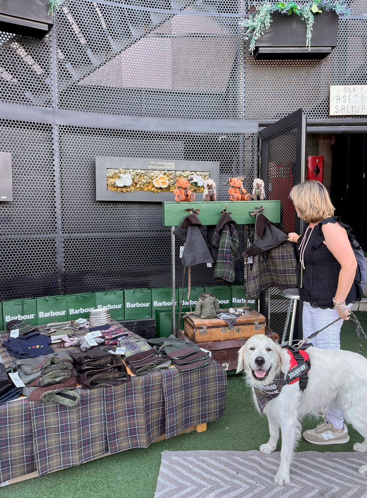 Evento Candestino Barbour Dogs - Puesto de topa para perros