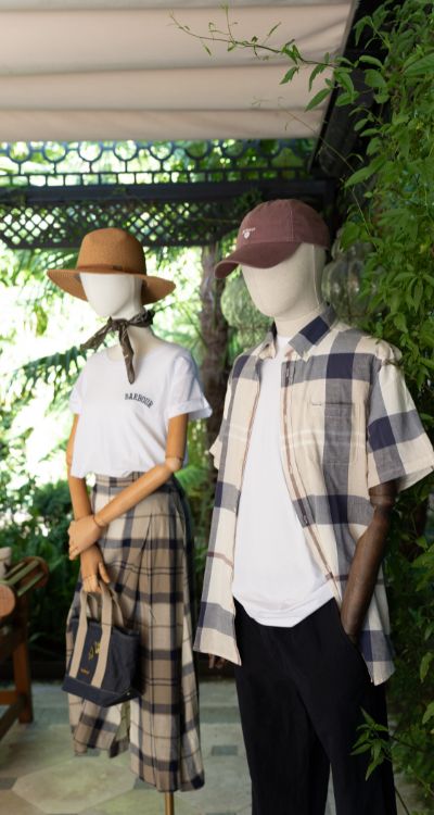 Barbour Garden Party - maniquís vestidos con Barbour Tartan