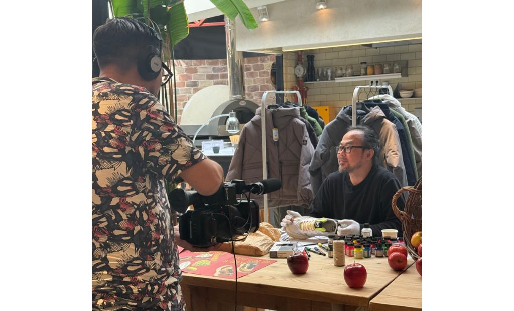 Flash Moda entrevistando a Dong Seon Lee