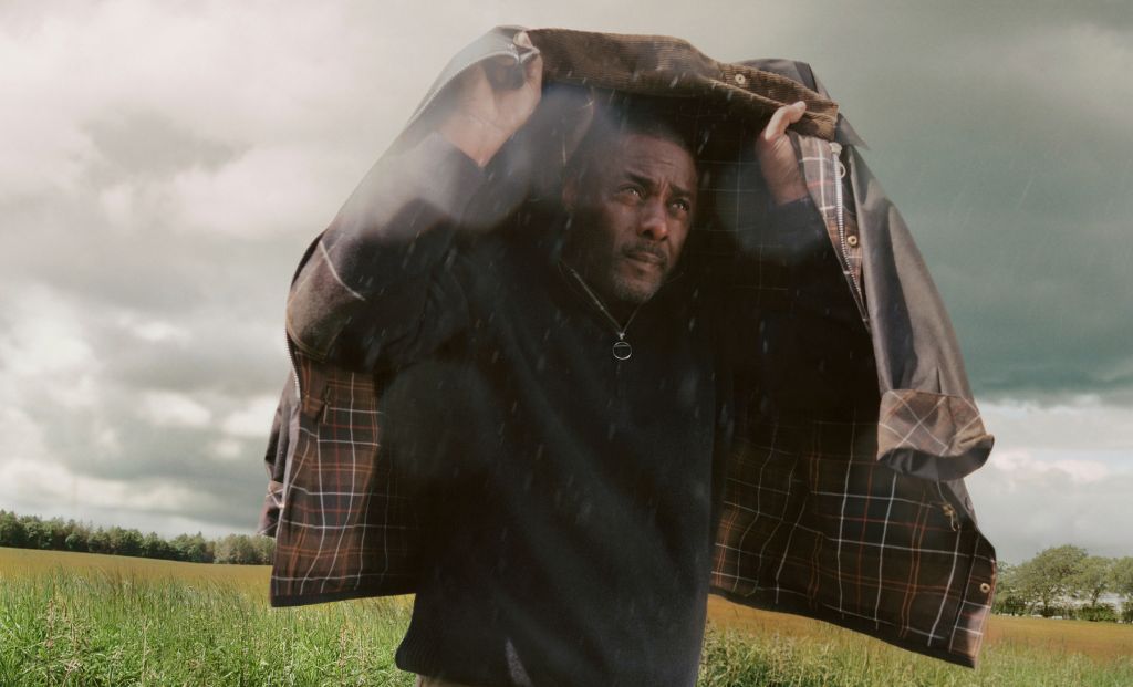 Idris Elba con prendas de la colección Barbour Tartán AW26